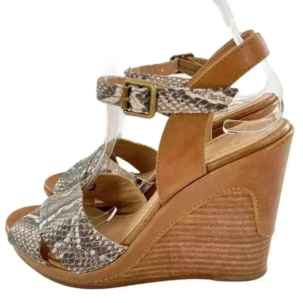 Johnston and Murphy Maren sandals size 7.5 tan leather snake print platform